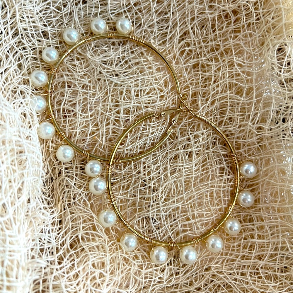 🤍💛Medium Pearl Gold Hoops - 💋 Date Night Earrings